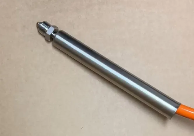 Funda de acero inoxidable en la manguera de pistola